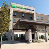 Holiday Inn Express & Suites Kingfisher by IHG