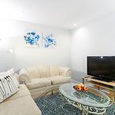 Family Home-Metrotown by Elevate Rooms