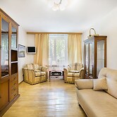 Apartment on Tryokhgorny Val 3