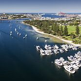 Pier 21 Riverside Apartment Hotel