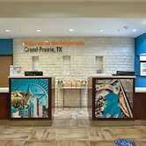 La Quinta Inn & Suites by Wyndham Dallas Grand Prairie South