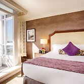 Pinnacle Hotel at the Pier