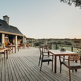 Hlosi Game Lodge - Amakhala Game Reserve