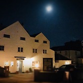 The White Cliffs Hotel