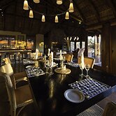 Tshwene Lodge