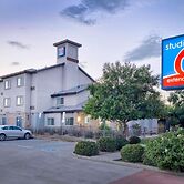 Studio 6 Bakersfield, CA