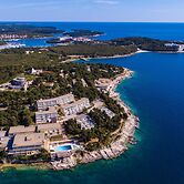 Splendid Golden Rocks Resort