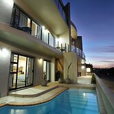 Bar T Nique Guest House