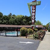Muir Lodge Motel