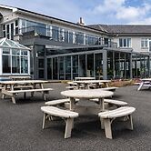 Lakeside Manor Hotel