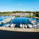 Lakeside Manor Hotel