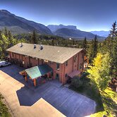 Overlander Mountain Lodge