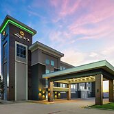 La Quinta Inn & Suites by Wyndham Denton - University Drive