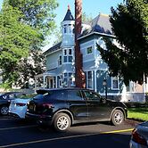 Ash Street Inn