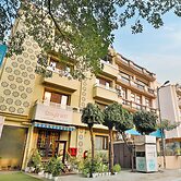 Cosy Grand @Chanakyapuri by The Cosy Hotels.