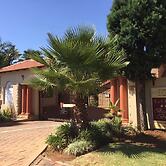 Le Cozmo Guest House