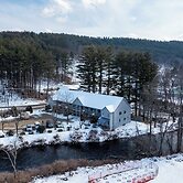 Riverhouse by Weekender (Formerly Jack Daniels Inn)