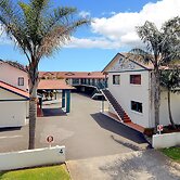 Academy at Botany Motor Inn