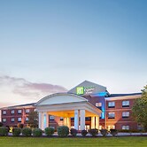 Holiday Inn Express & Suites Bridgeport by IHG