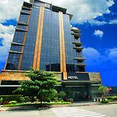 The B Hotel
