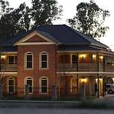 Carlyle Suites & Apartments