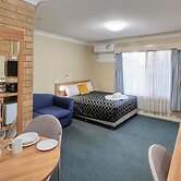 Forest Lodge Motor Inn & Restaurant