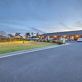 Cadman Motor Inn & Apartments