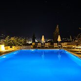 Akrotiri Hotel