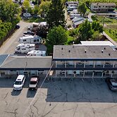 Maple Leaf Motel & RV Resort