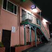 Travis Lodge Motel 16