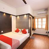 OYO 28093 Royal Sand