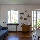 Sunny apartment over the harbor