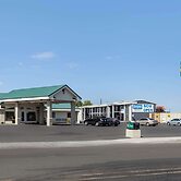 Rodeway Inn & Suites Ontario