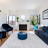 Lighthouse Cozy 2BDR with CITY VIEWS