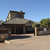 Triple Palms Bed and Breakfast