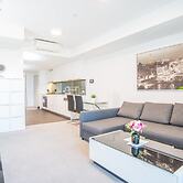 Minimalism Modern Apartment With Water View