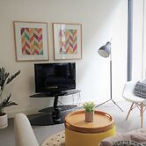 Luxury 1 Bedroom 1 Study With 1 Parking