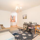 Spacious & Cozy Apartment In Heart Of Redfern