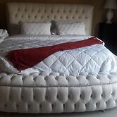 Godmill City Guesthouse