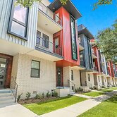 4BR Modern Townhouse in Mid City
