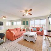 Relaxing , Great Location, 3 Minute Walk To The Beach 2 Bedroom Condo 