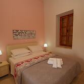 Thyone Uno Bal Cottage
