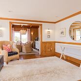 The Burrus House Inn Waterfront Suites