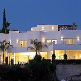 Exquisite Villa Near Beach - Heated Pool