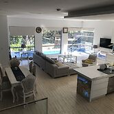 Luxury big house cinema pool many guests