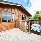 Skylark Lodge With Hot Tub Near Cupar, Fife