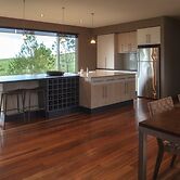 THE Lake House - Surf Side