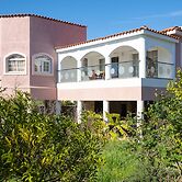 House of Paradise in front of the golf court-sea