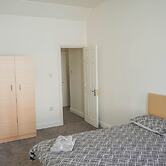 1 Bed Flat in Pedestrianized High Street