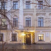 Gold inn by ACADEMIA